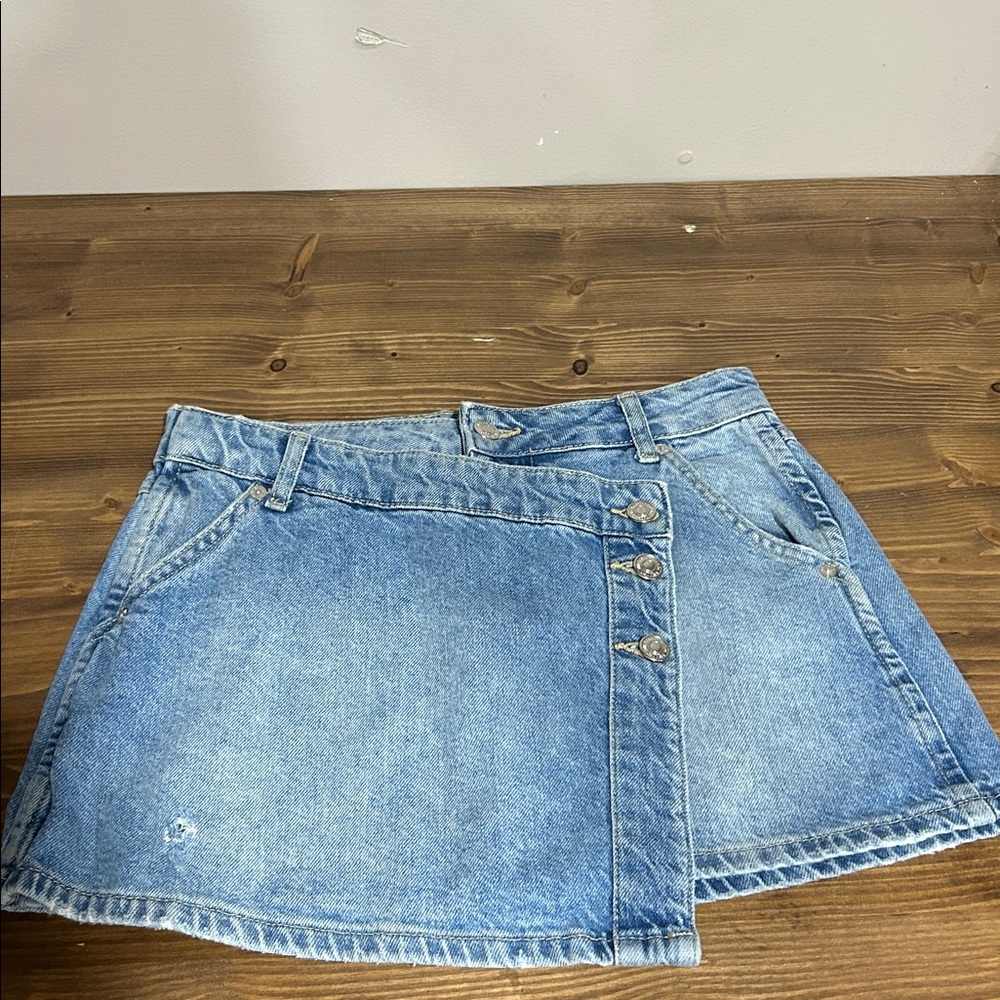 Free People Distressed Denim Mini Skirt with Asymmetrical Button Detail size 24 - Picture 8 of 8